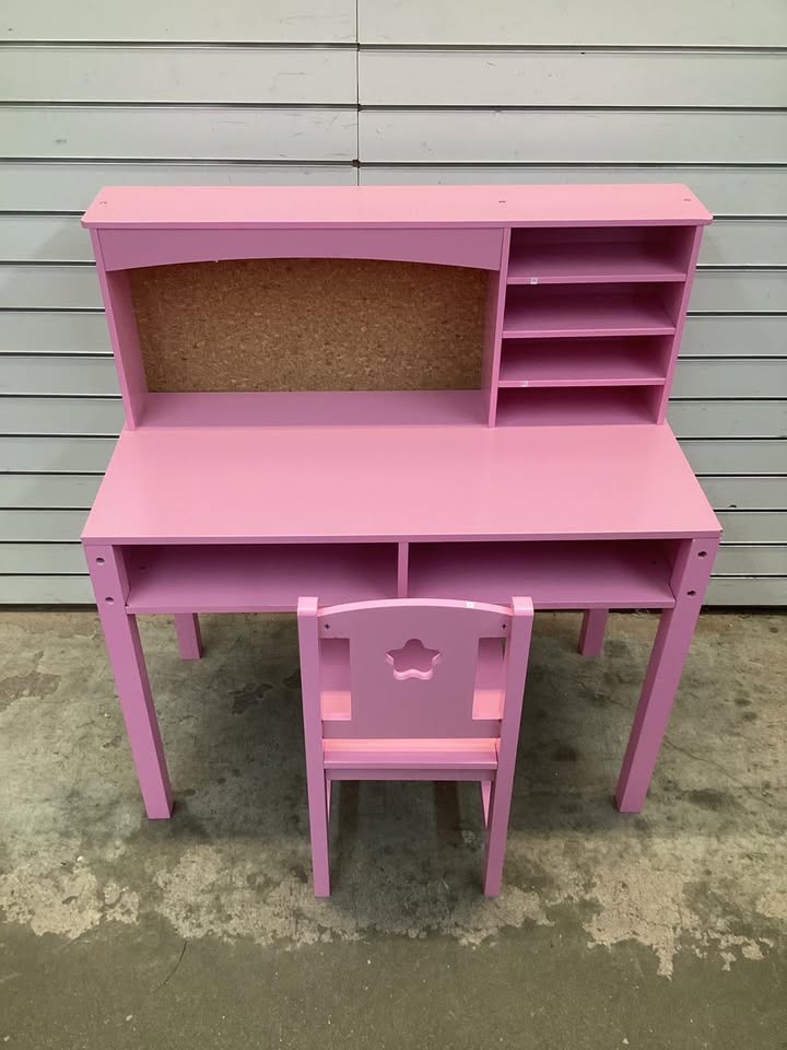 Costway Kids Desk and Chair Set with Hutch and Bulletin Board