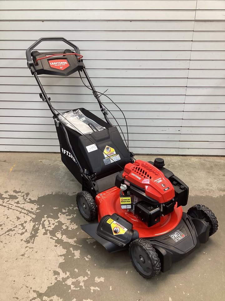 CRAFTSMAN M320 21-in Gas Self-propelled lawn mower with 163-cc Briggs and Stratton Engine