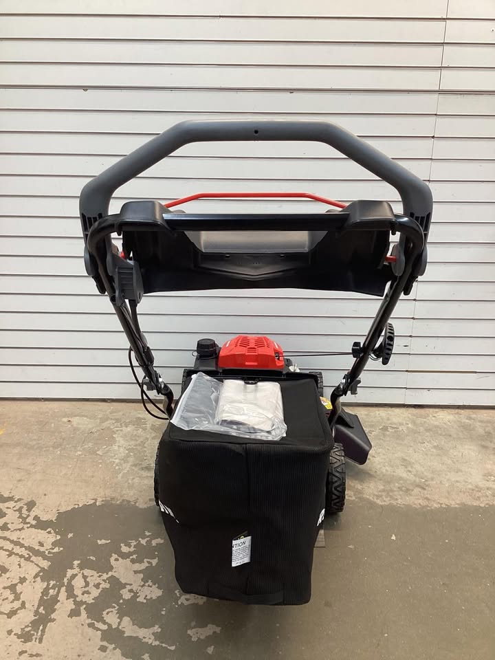 CRAFTSMAN M320 21-in Gas Self-propelled lawn mower with 163-cc Briggs and Stratton Engine