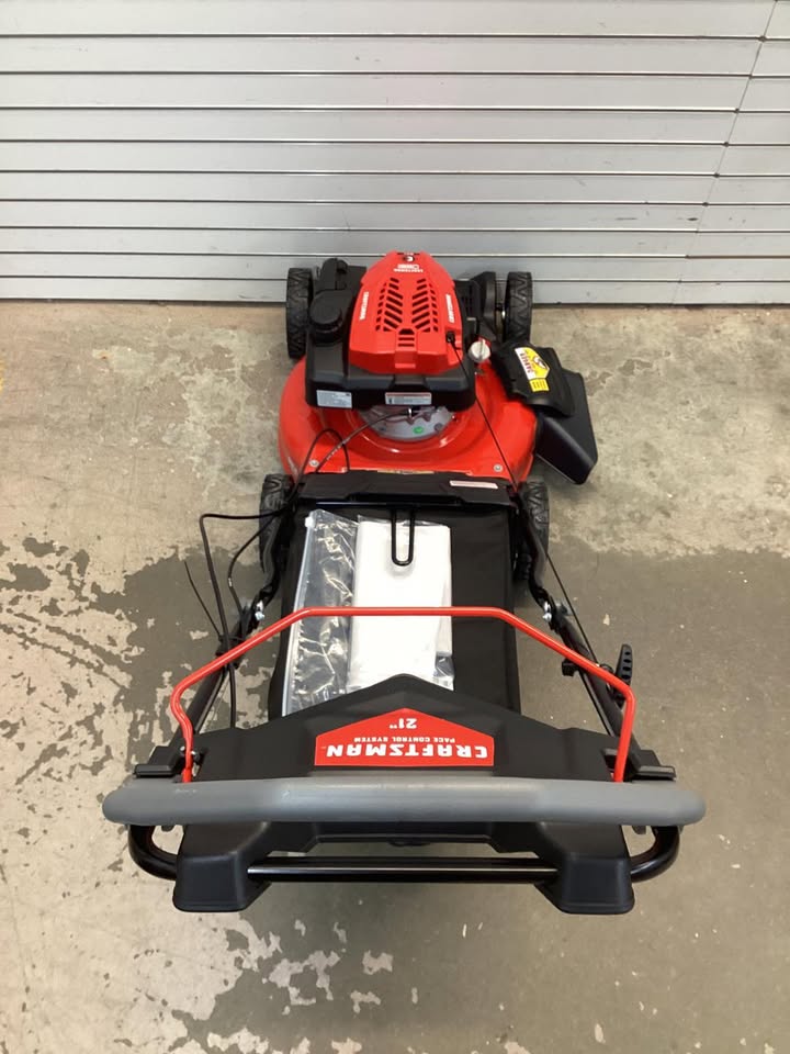 CRAFTSMAN M320 21-in Gas Self-propelled lawn mower with 163-cc Briggs and Stratton Engine