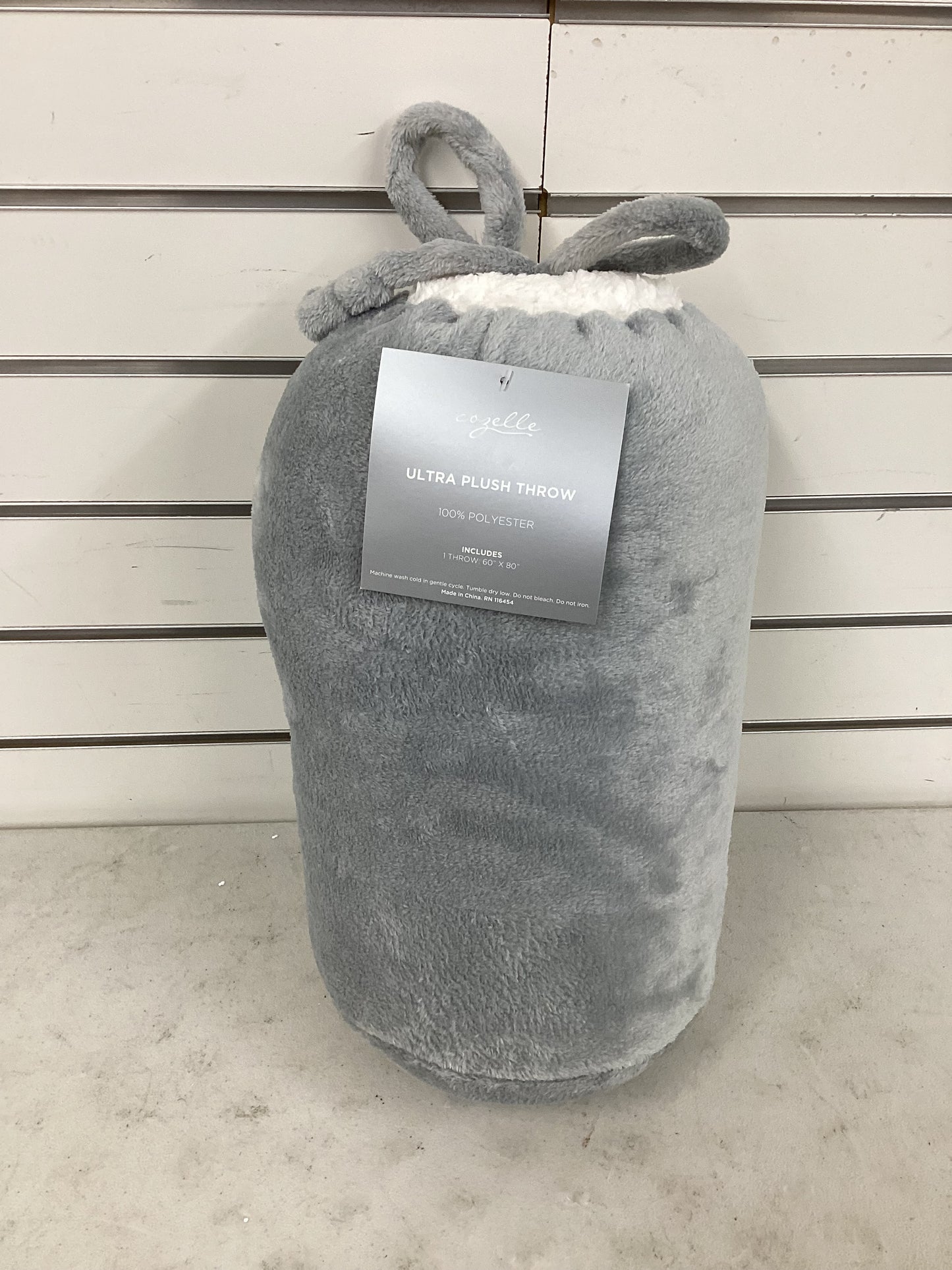 Cozelle 80" x 60" Oversized Plush Throw w/ Sherpa Trimmed Bag